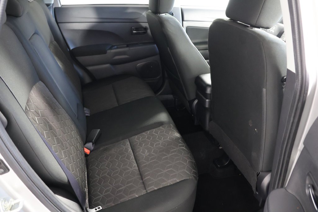 Used 2024  Mitsubishi 2.0 ES image 19