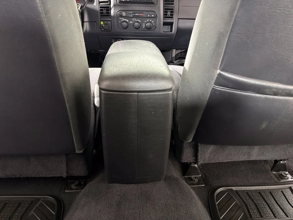 Used 2001  Dodge Sport image 18