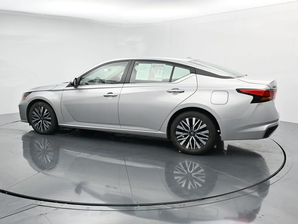 Used 2024 Silver Nissan 2.5 SV image 5