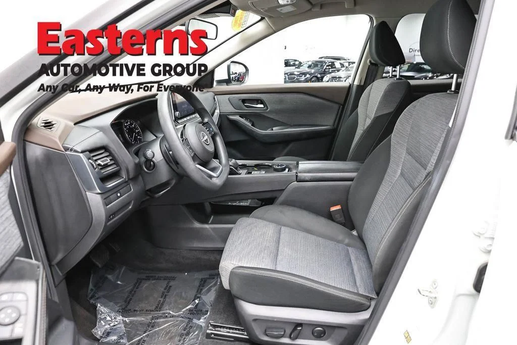 Used 2023 White Nissan SV image 15