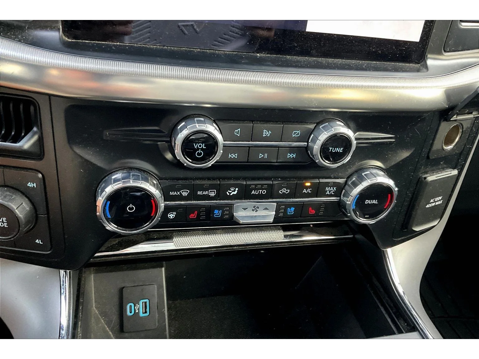 Used 2024 Black Ford LARIAT image 21