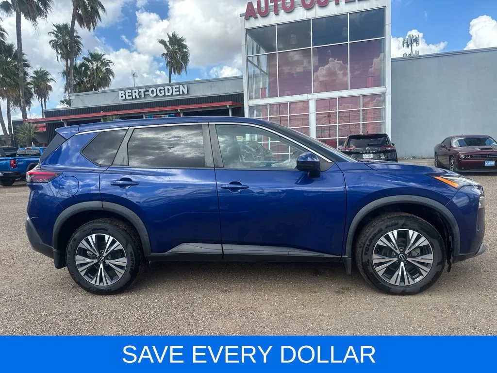 Used 2022 Blue Nissan SV image 3