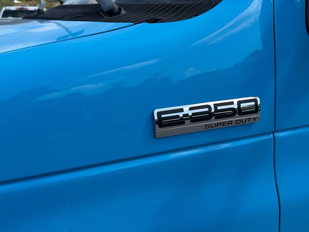 Used 2019  Ford Base image 9