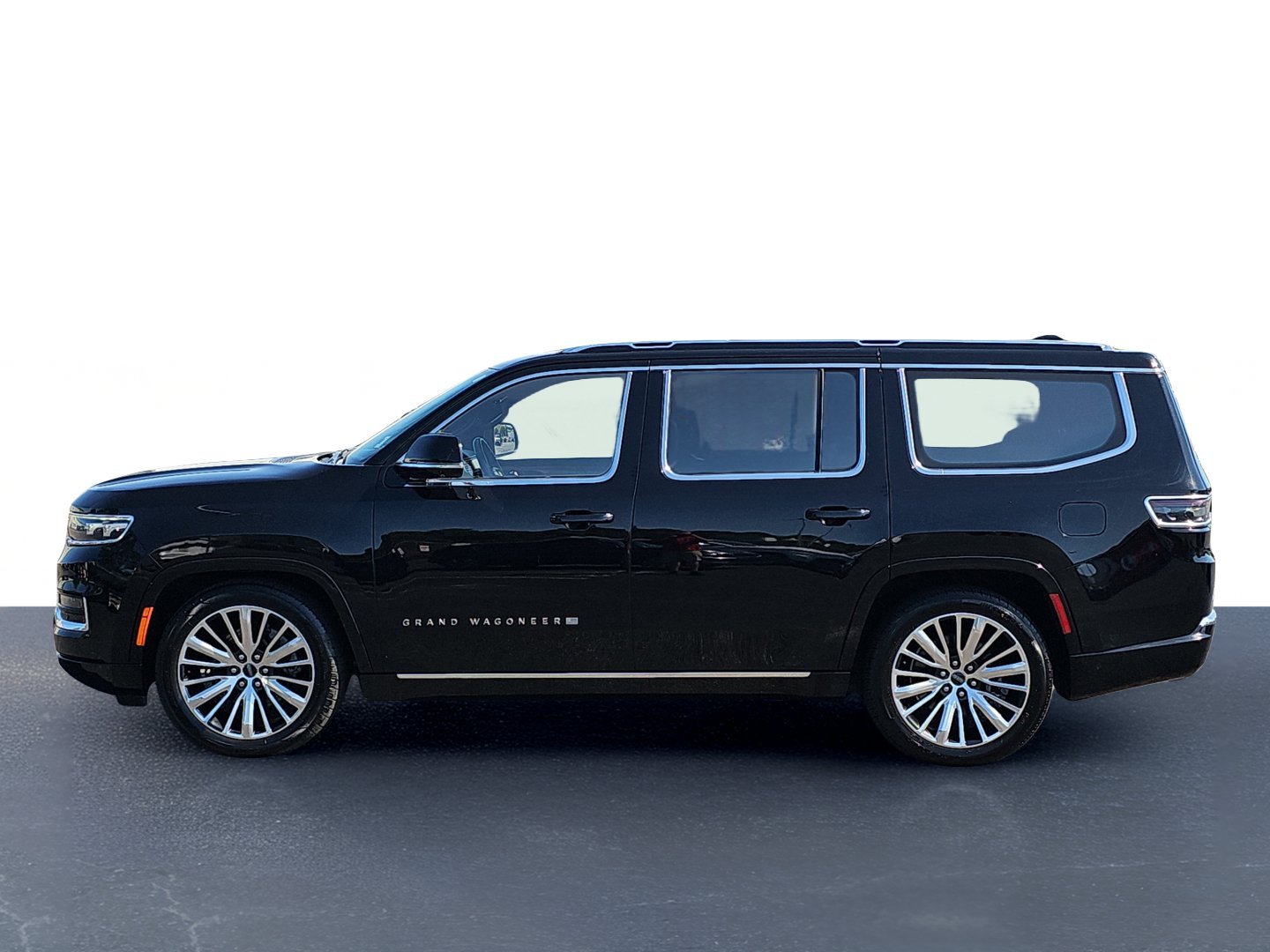 Used 2022 Diamond Black Crystal Pearlcoat Jeep Series III image 12