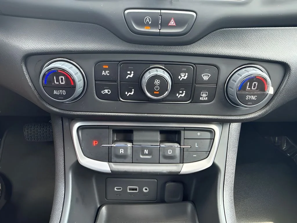 Used 2024 Silver GMC SLE image 20
