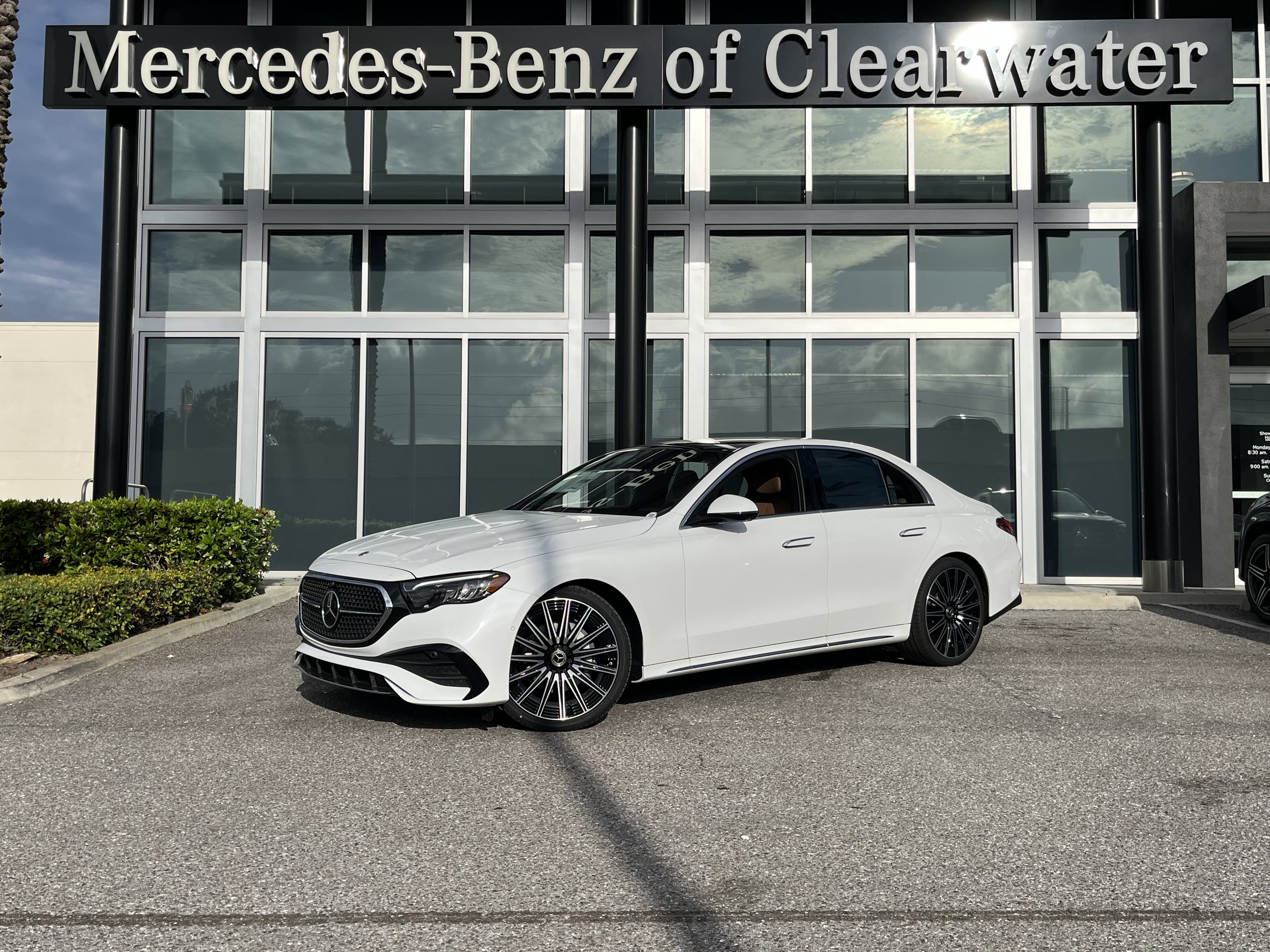 New 2026 MANUFAKTUR Moonlight White Metallic Mercedes-Benz E 350 image 1