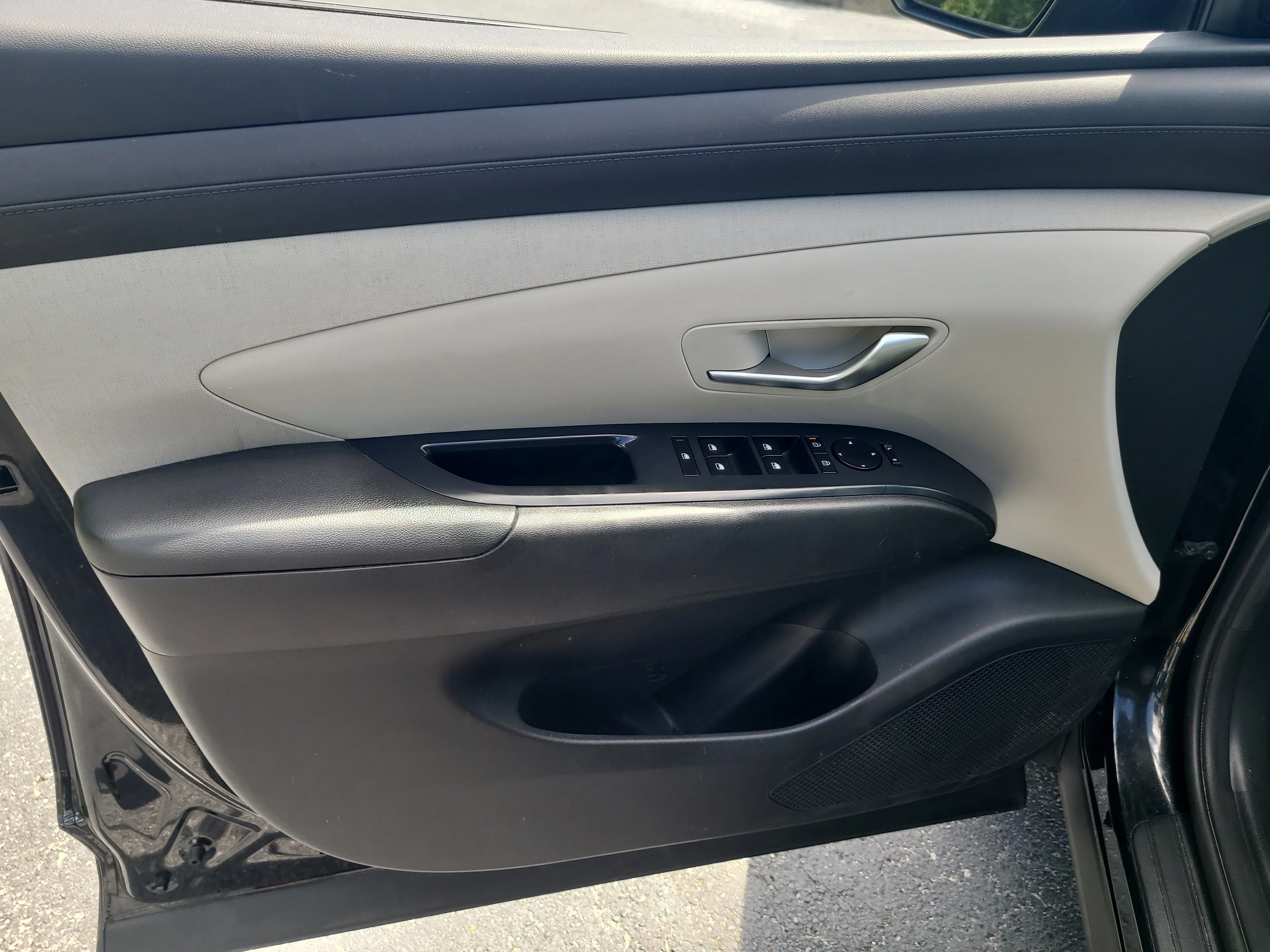 Used 2025 Phantom Black Hyundai SEL Convenience image 17