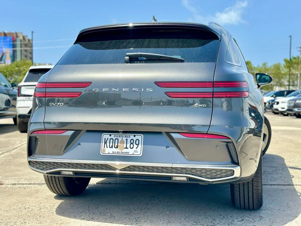 Used 2026  Genesis  image 3
