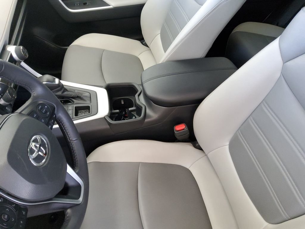 Used 2023 Silver Toyota XLE Premium image 8