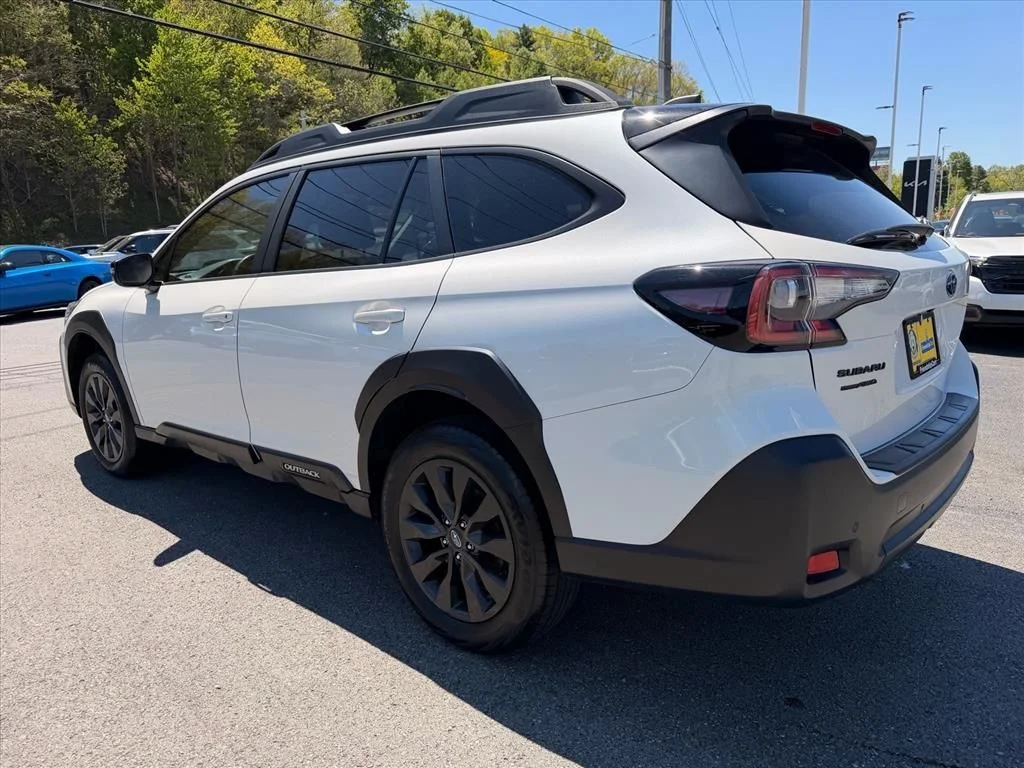 Used 2025 White Subaru Onyx Edition XT image 5