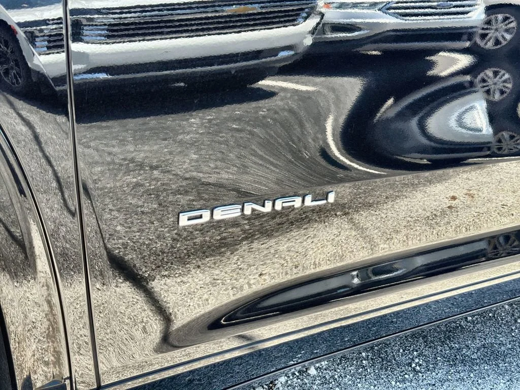 Used 2025 Ebony Twilight Metallic GMC Denali image 39