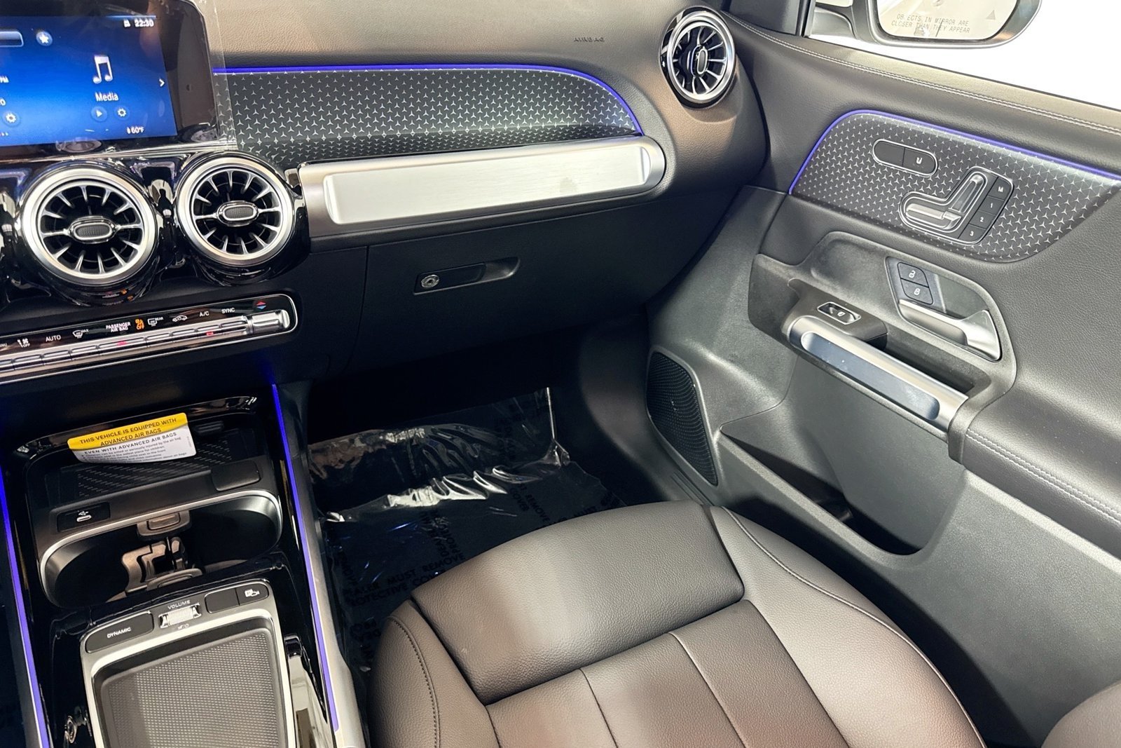 New 2026 Polar White Mercedes-Benz GLB 250 image 21