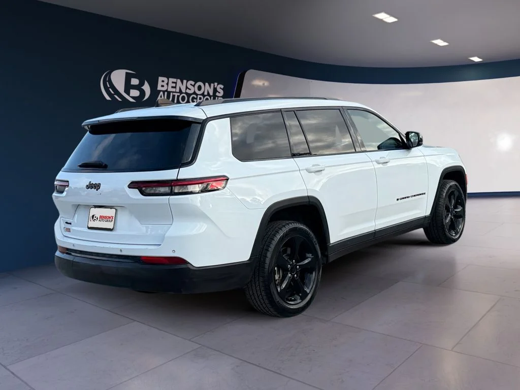 Used 2023 White Jeep Altitude image 5