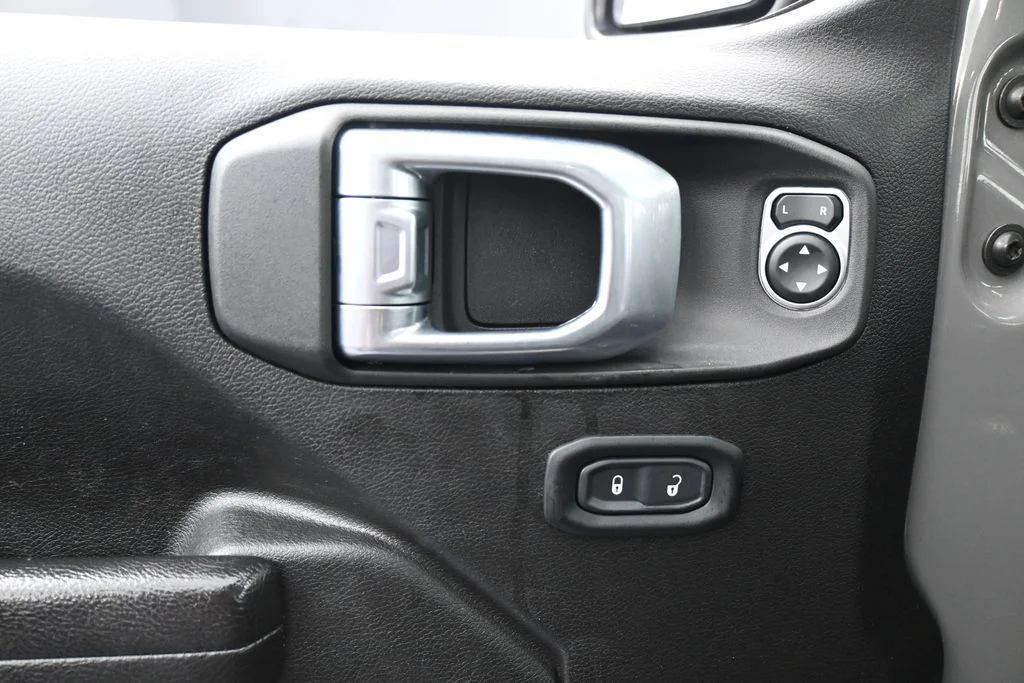 Used 2022 Sting-Gray Clearcoat Jeep Rubicon image 13