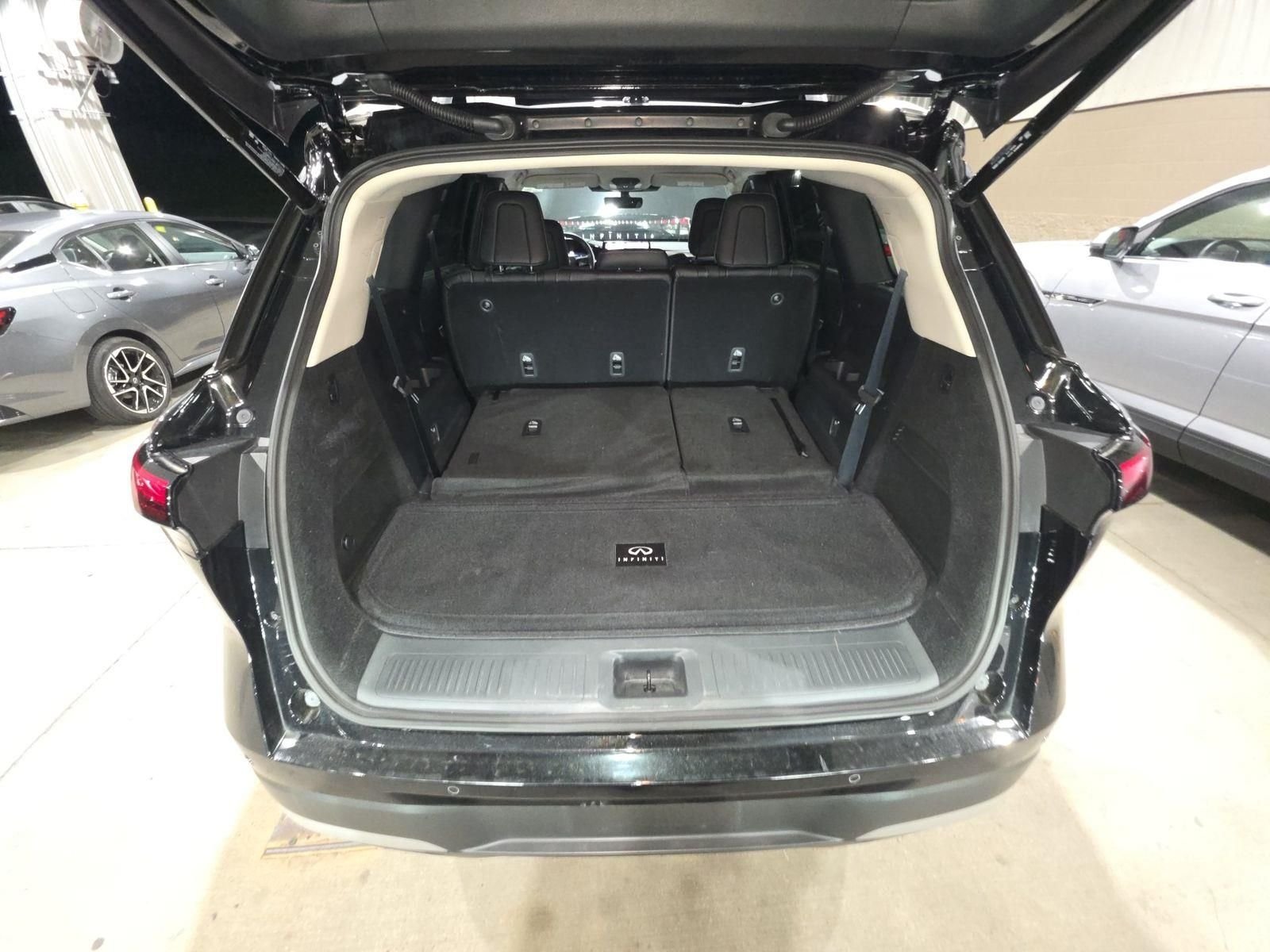 Certified Used 2026 Black INFINITI LUXE image 8