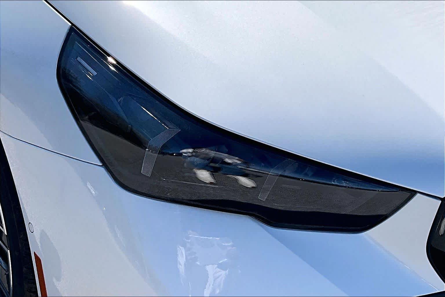New 2026 Mineral White Metallic BMW eDrive40 image 13