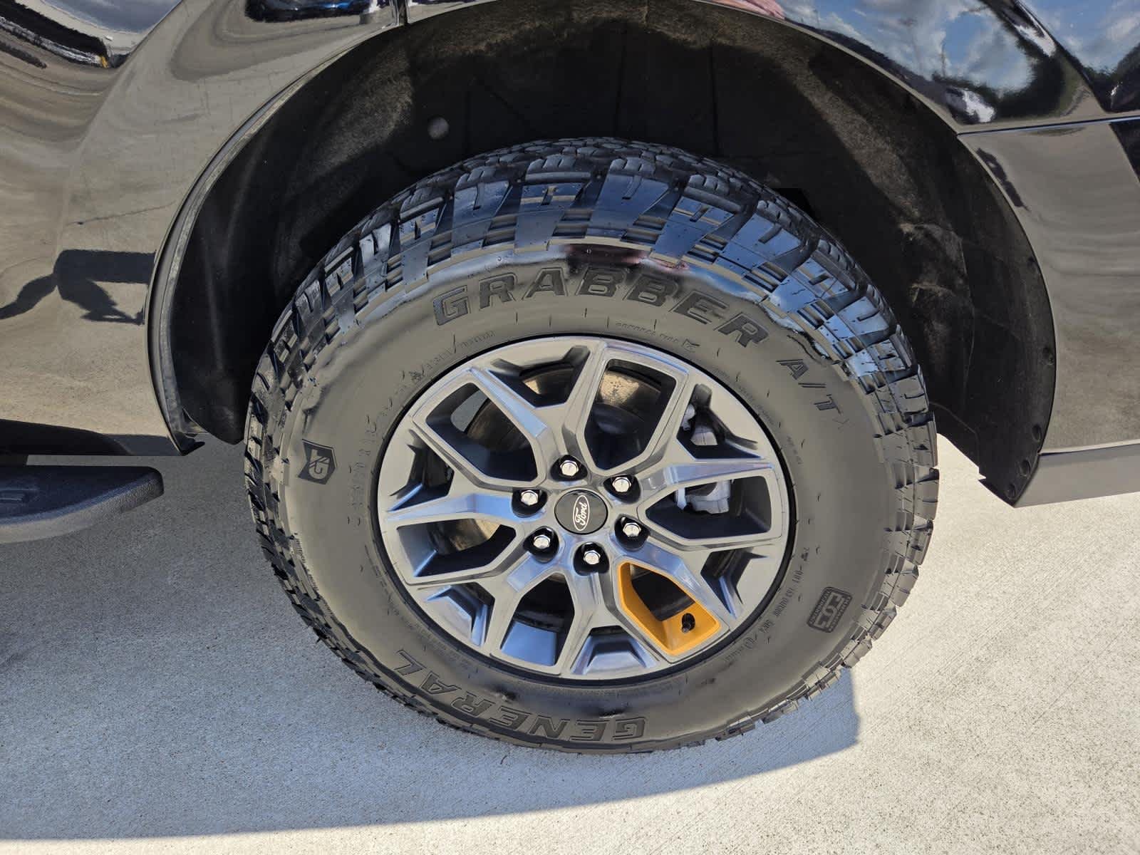 Used 2025 Agate Black Metallic Ford Tremor image 28