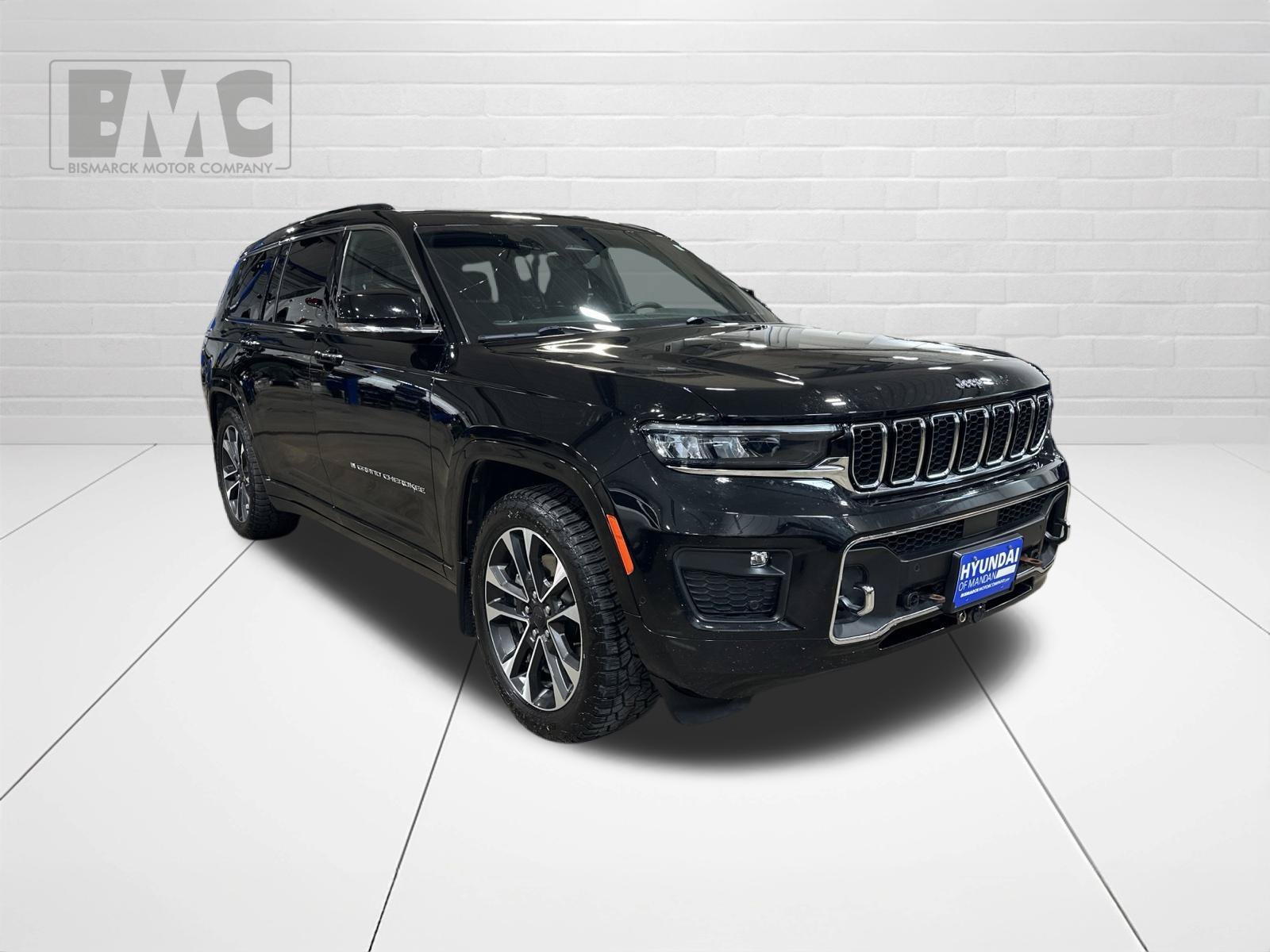 Used 2023 Black Jeep Overland image 2