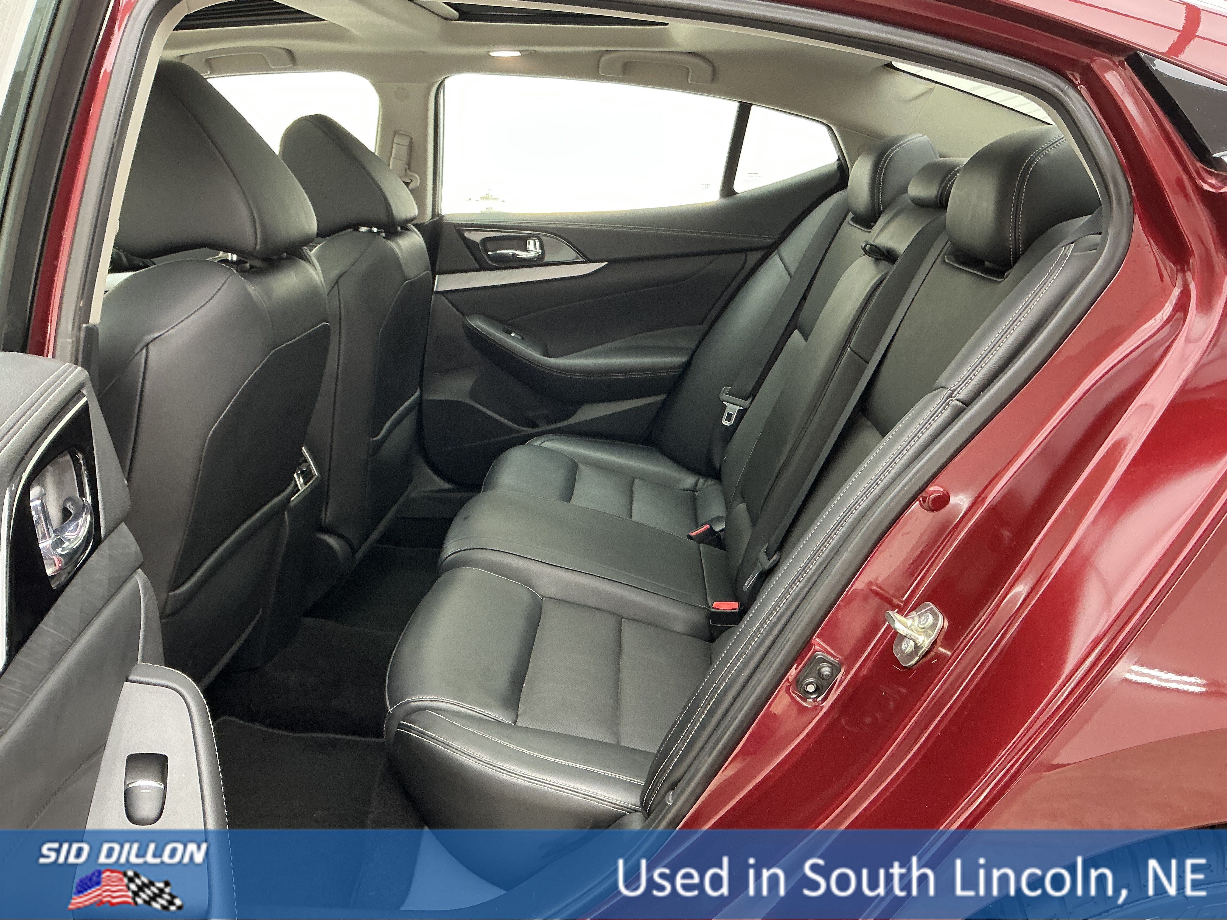 Used 2017 Coulis Red Nissan SL image 19