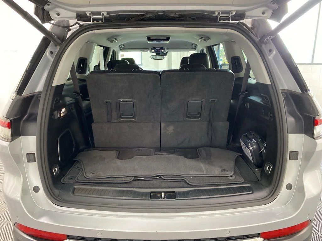 Used 2021 Silver Zynith Jeep Limited image 5