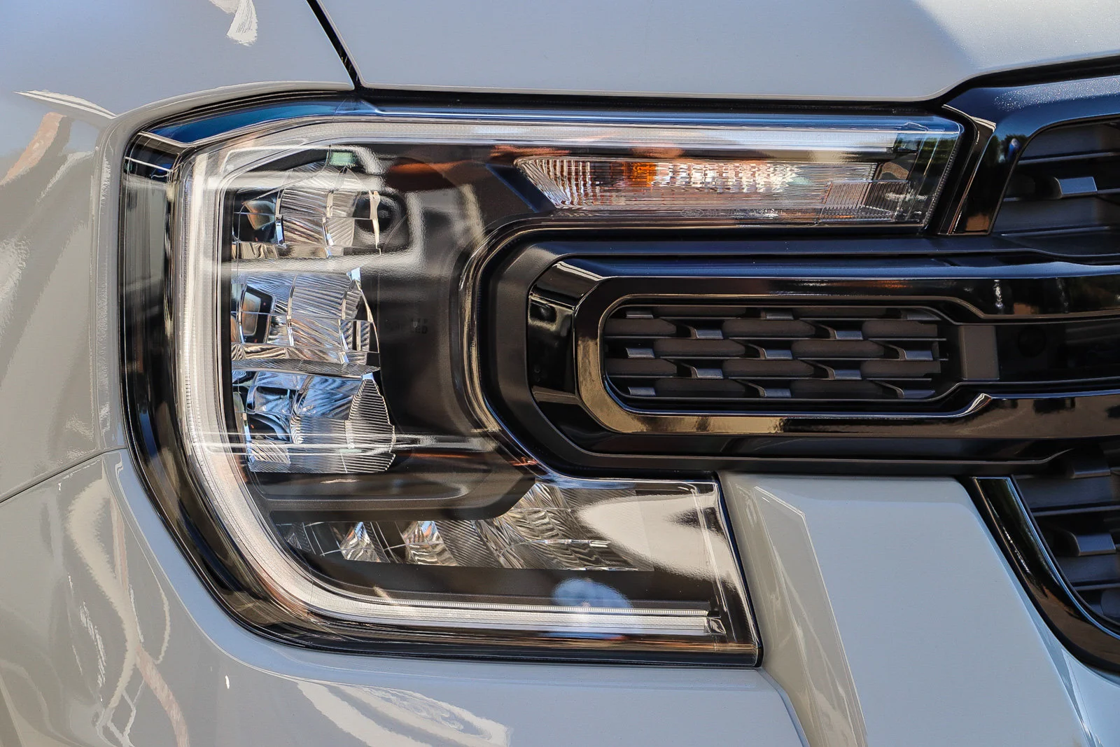 New 2026 Avalanche Ford XLT image 4