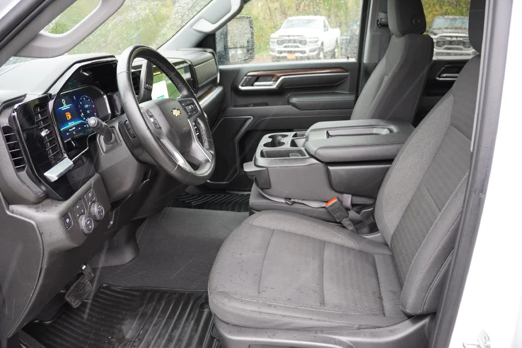 Certified Used 2025 Summit White Chevrolet LT image 16