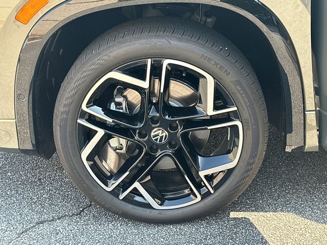 New 2026 Green Volkswagen 2.0T SEL R-Line image 12