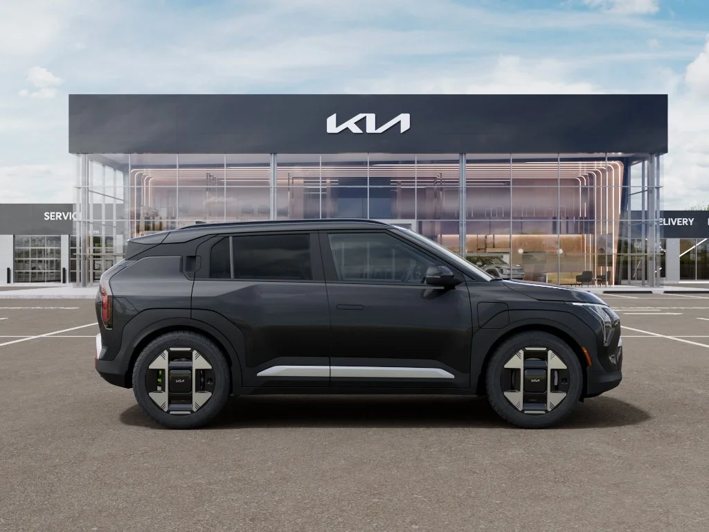 New 2027 Interstellar Gray Kia Wind image 7