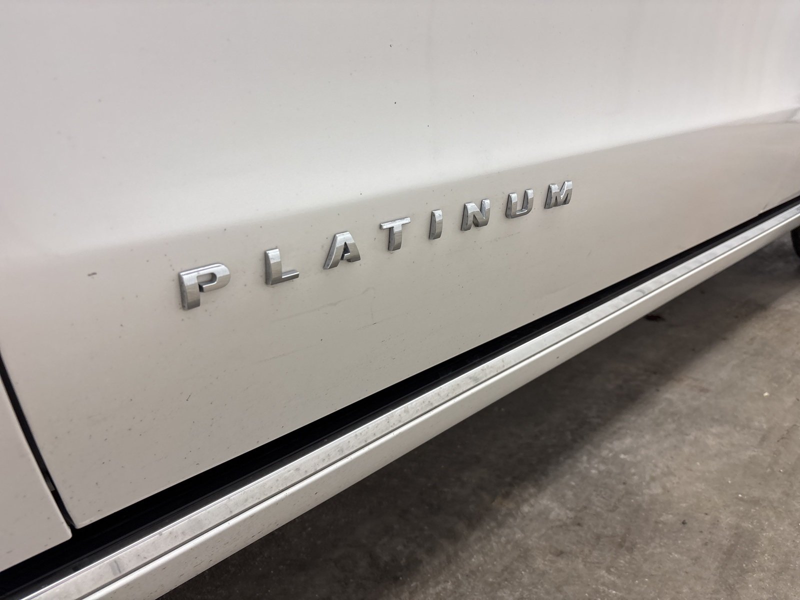 2019 Ford Expedition MAX Platinum photo 4