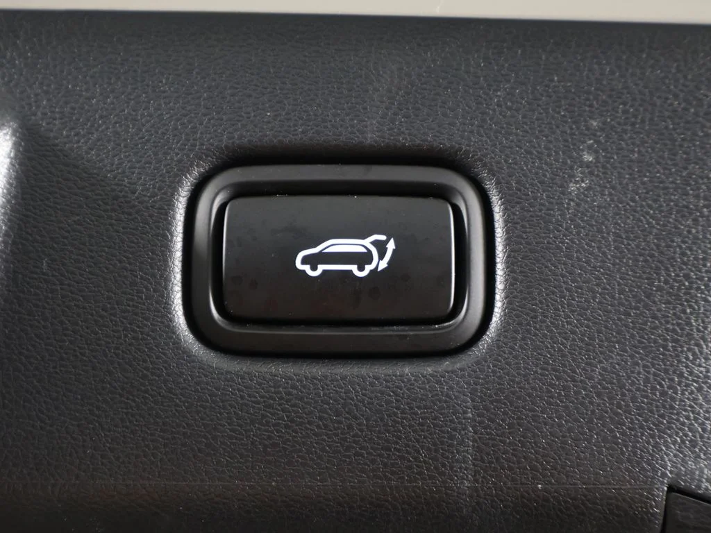 Used 2024 White Pearl Hyundai SEL image 20