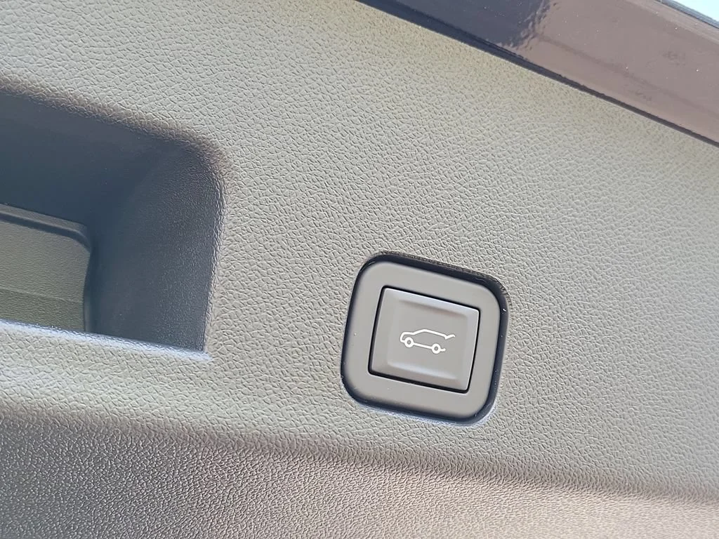2027 Chevrolet Traverse Z71 - Photo 27