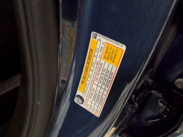 Used 2024 Lakeshore Blue Metallic Chevrolet LT (2FL) image 18