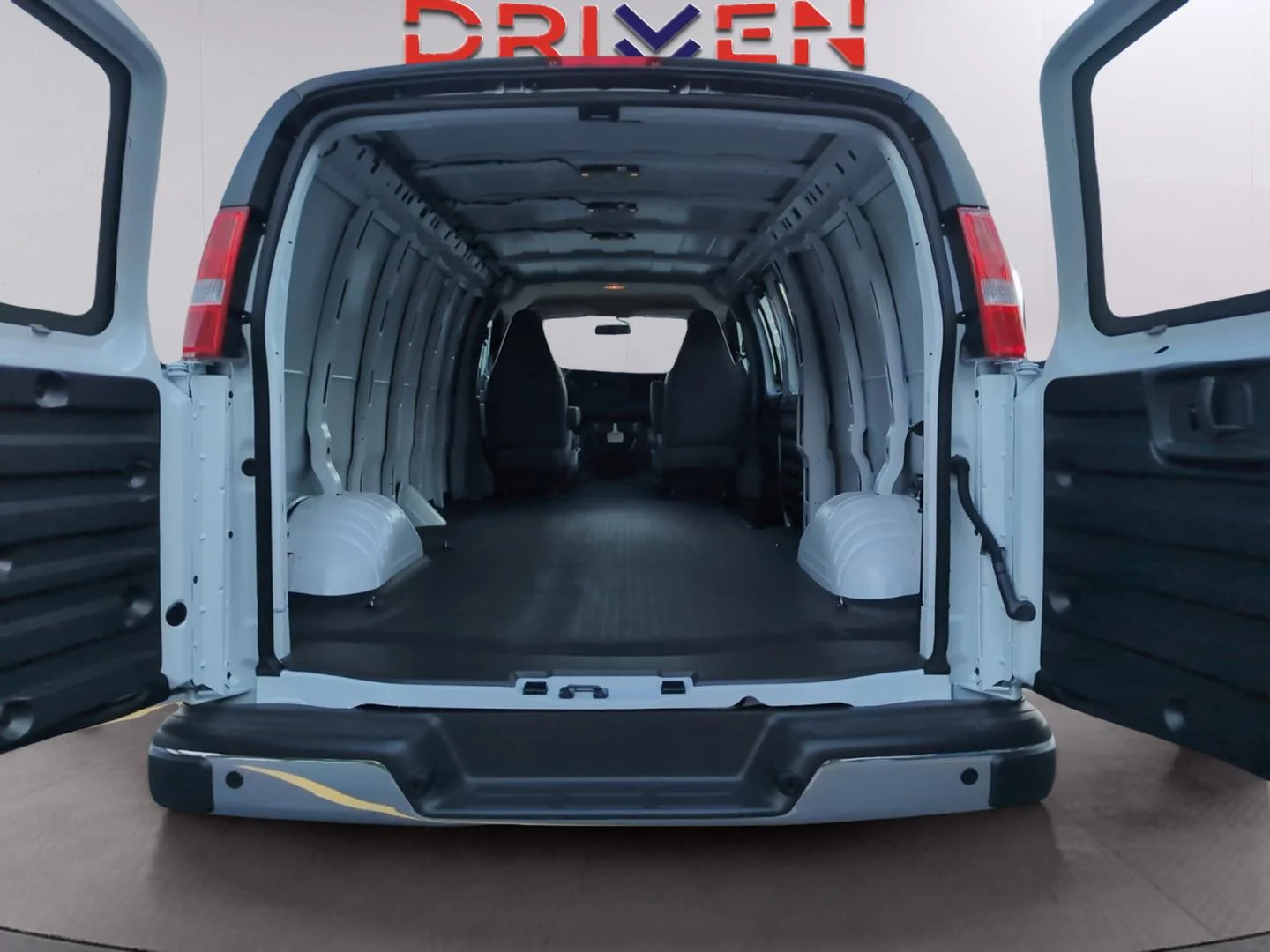 New 2026 Summit White GMC Work Van image 32