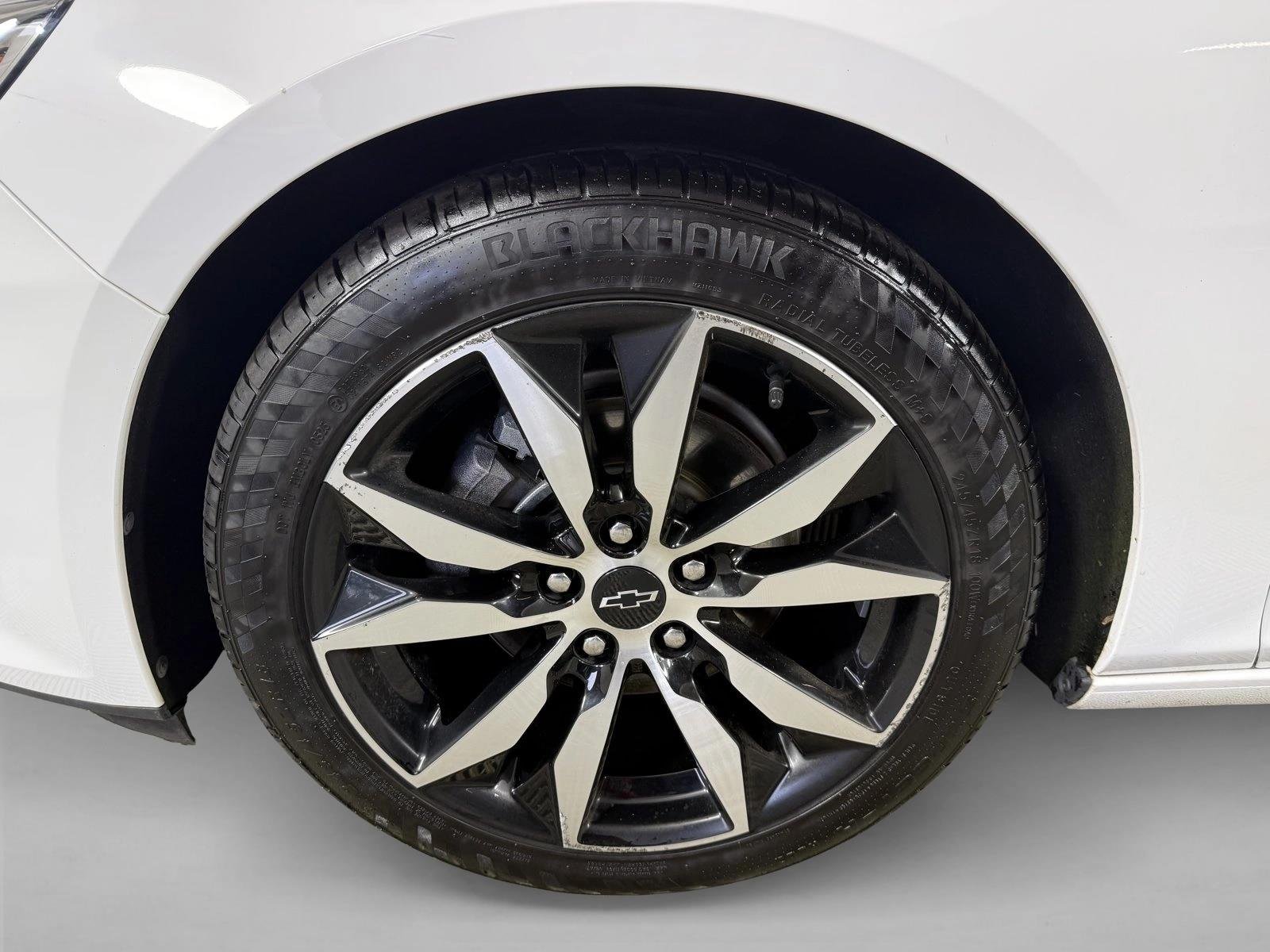 Used 2021 Summit White Chevrolet RS image 25