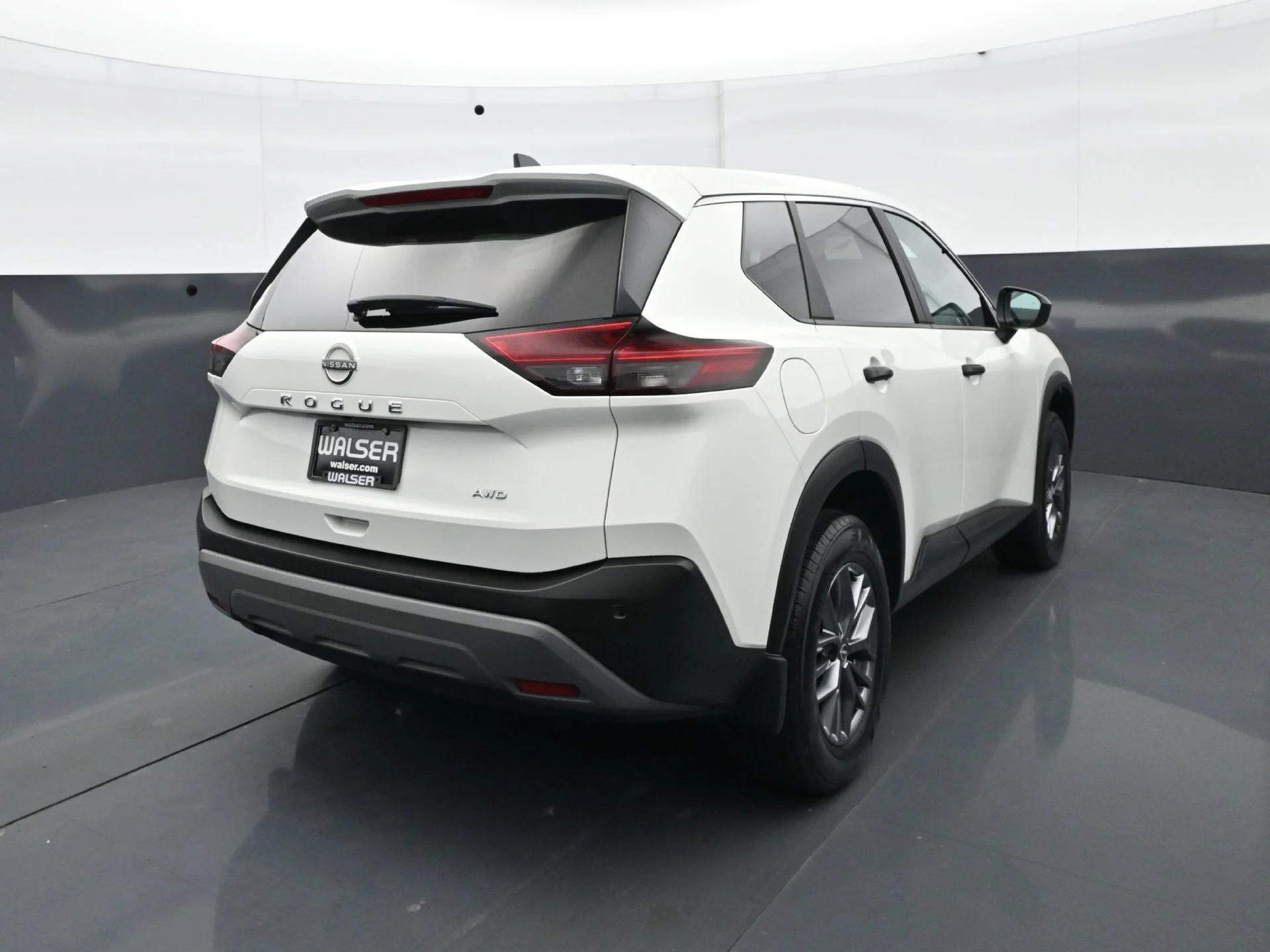 Used 2023 Glacier White Nissan S image 6