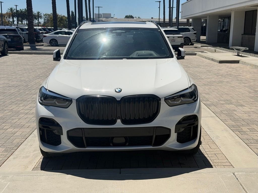 Used 2023 Alpine White BMW sDrive40i image 3