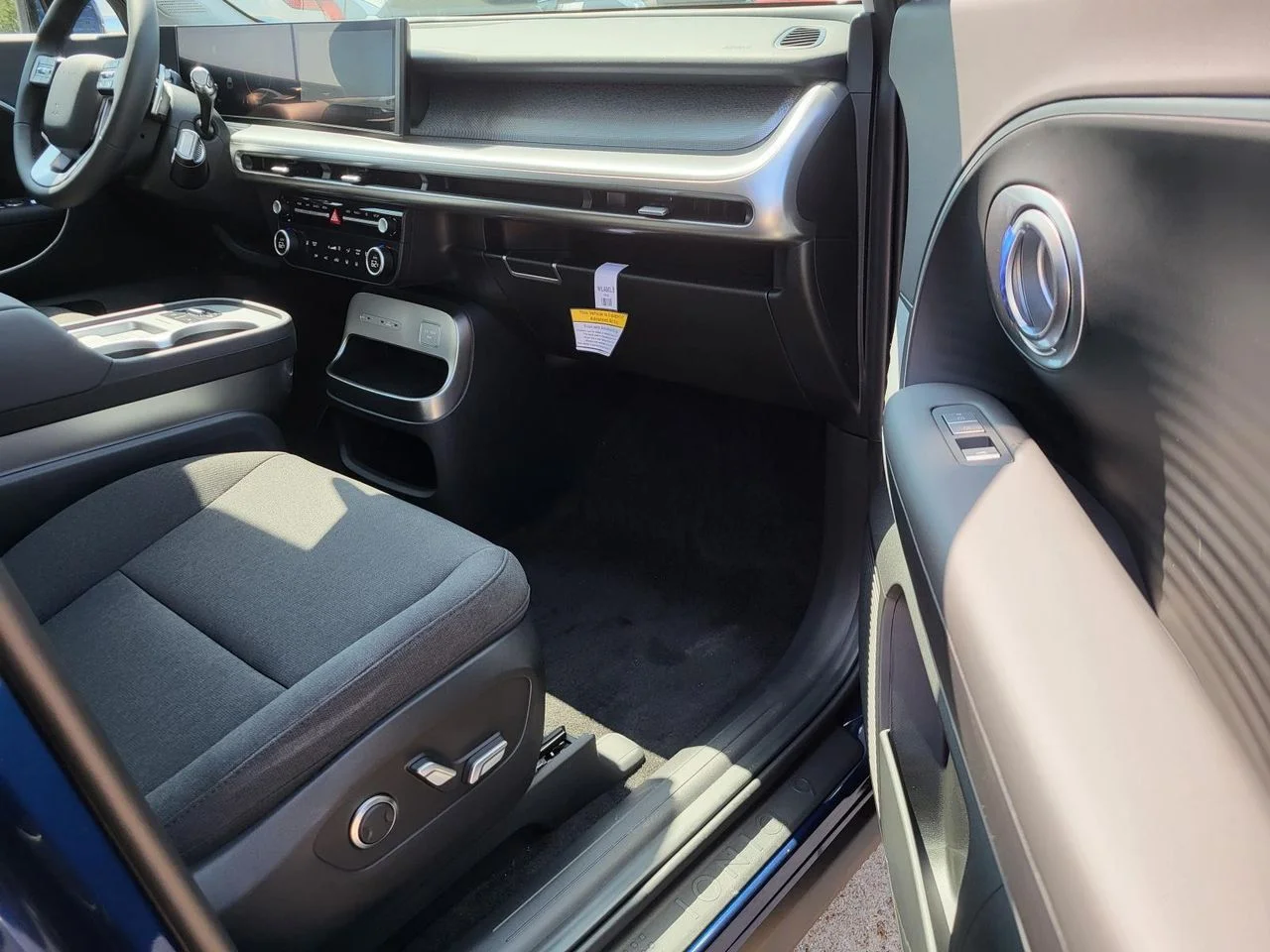 2026 Hyundai IONIQ 9 SE - Photo 8
