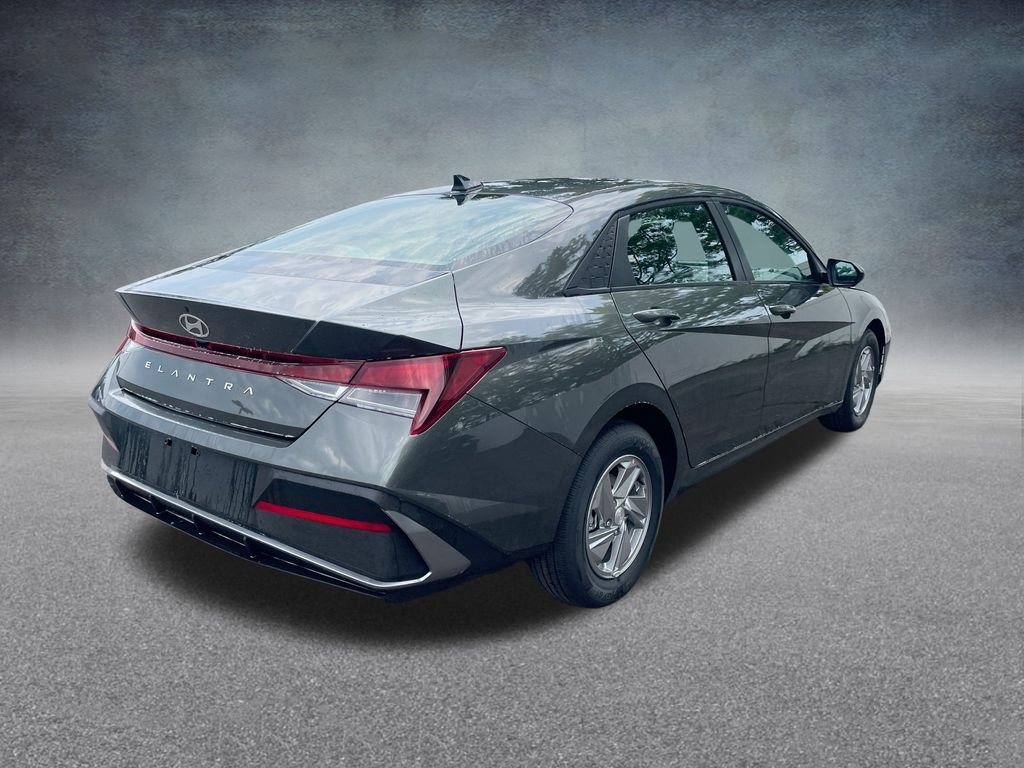 2025 Hyundai Elantra SE - Photo 32