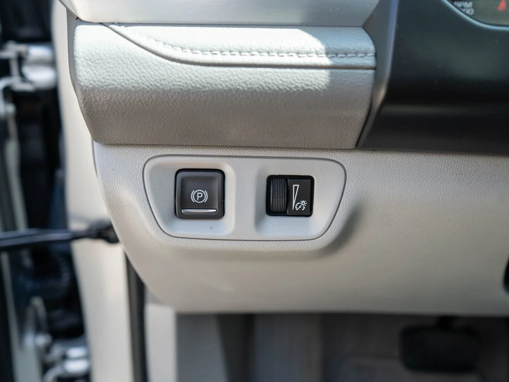 Used 2018 Silver GMC SLE-2 image 19
