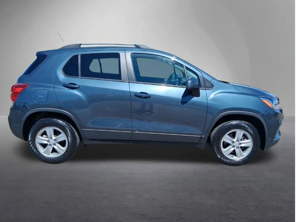 Used 2022 Chevrolet Trax LT with VIN KL7CJPSM2NB541112 for sale in Red Wing, Minnesota