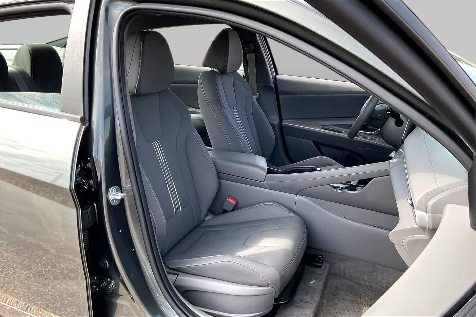 Used 2024 Amazon Gray Hyundai SEL image 9