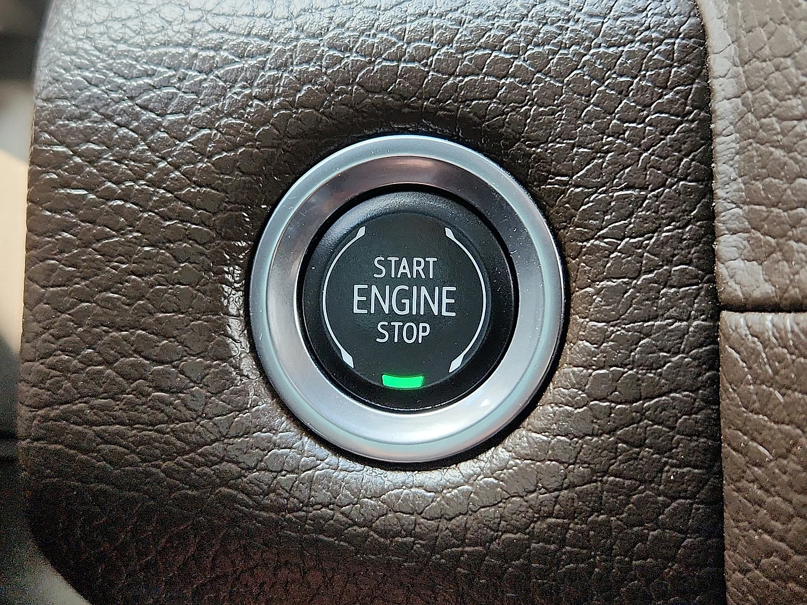 Used 2024 White GMC Denali image 19