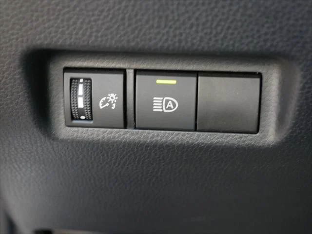 Certified Used 2025 SILVER SKY METALLIC Toyota  image 29