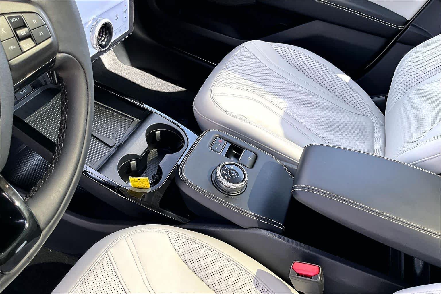 Used 2023 Star White Metallic Tri-Coat Ford Premium image 16