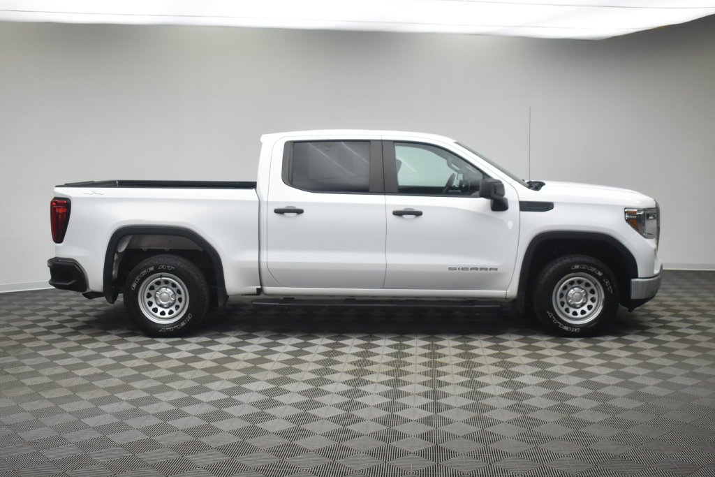 Used 2019 White GMC Base image 10
