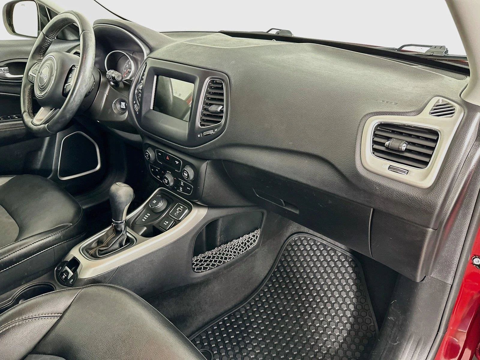 Used 2019 Redline Pearlcoat Jeep Latitude image 29