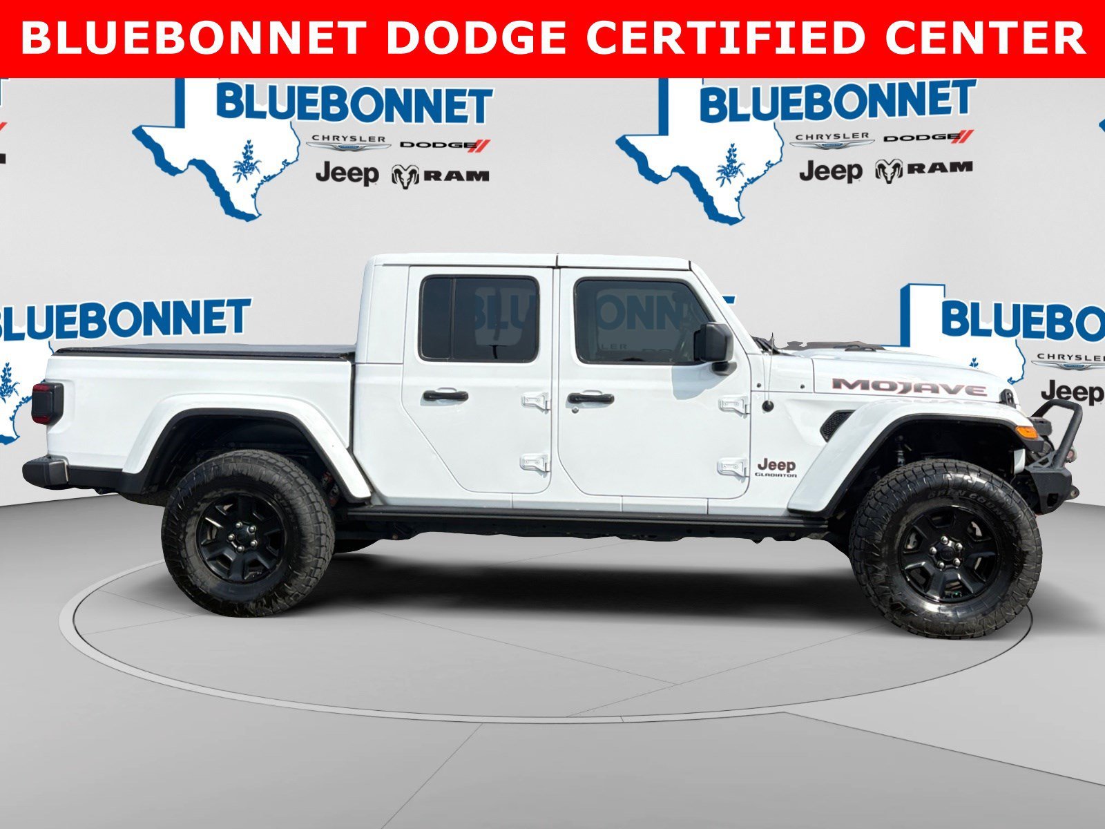Used 2020 Bright White Clearcoat Jeep Mojave image 4