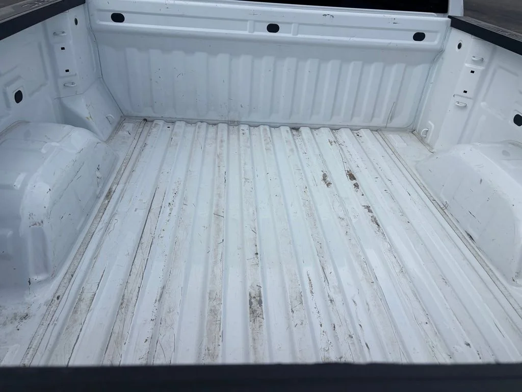 Used 2025 White GMC SLT image 31