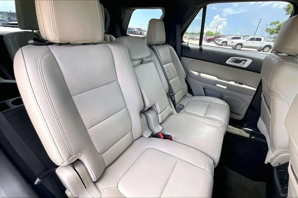 Used 2013 Silver Ford Limited image 22