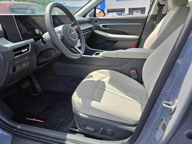 Used 2025 Blue Hyundai SEL image 10
